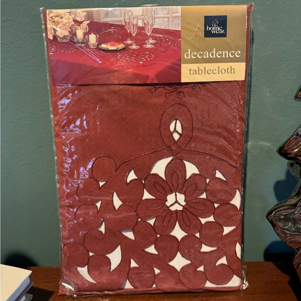 NWT Decadence 70” Round tablecloth with embroidery and cutouts - Rust